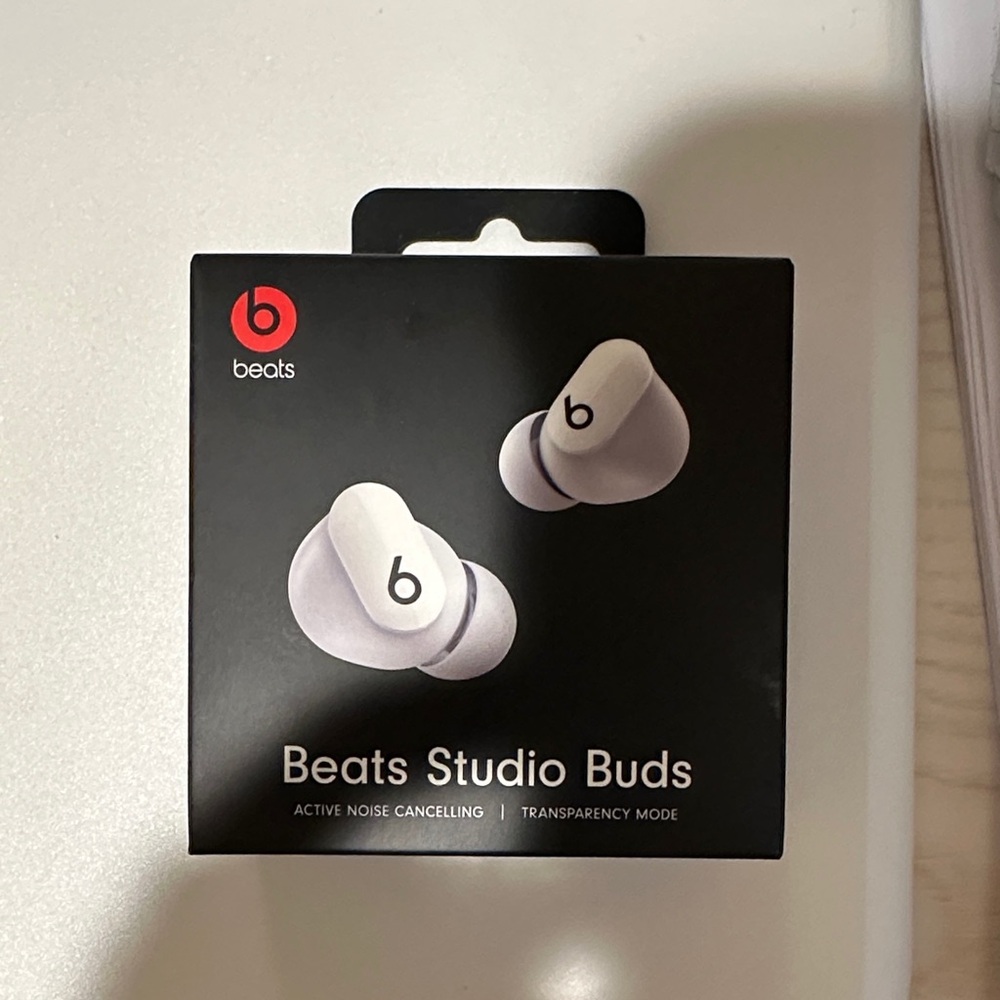 Beats by Dre Studio Buds - White